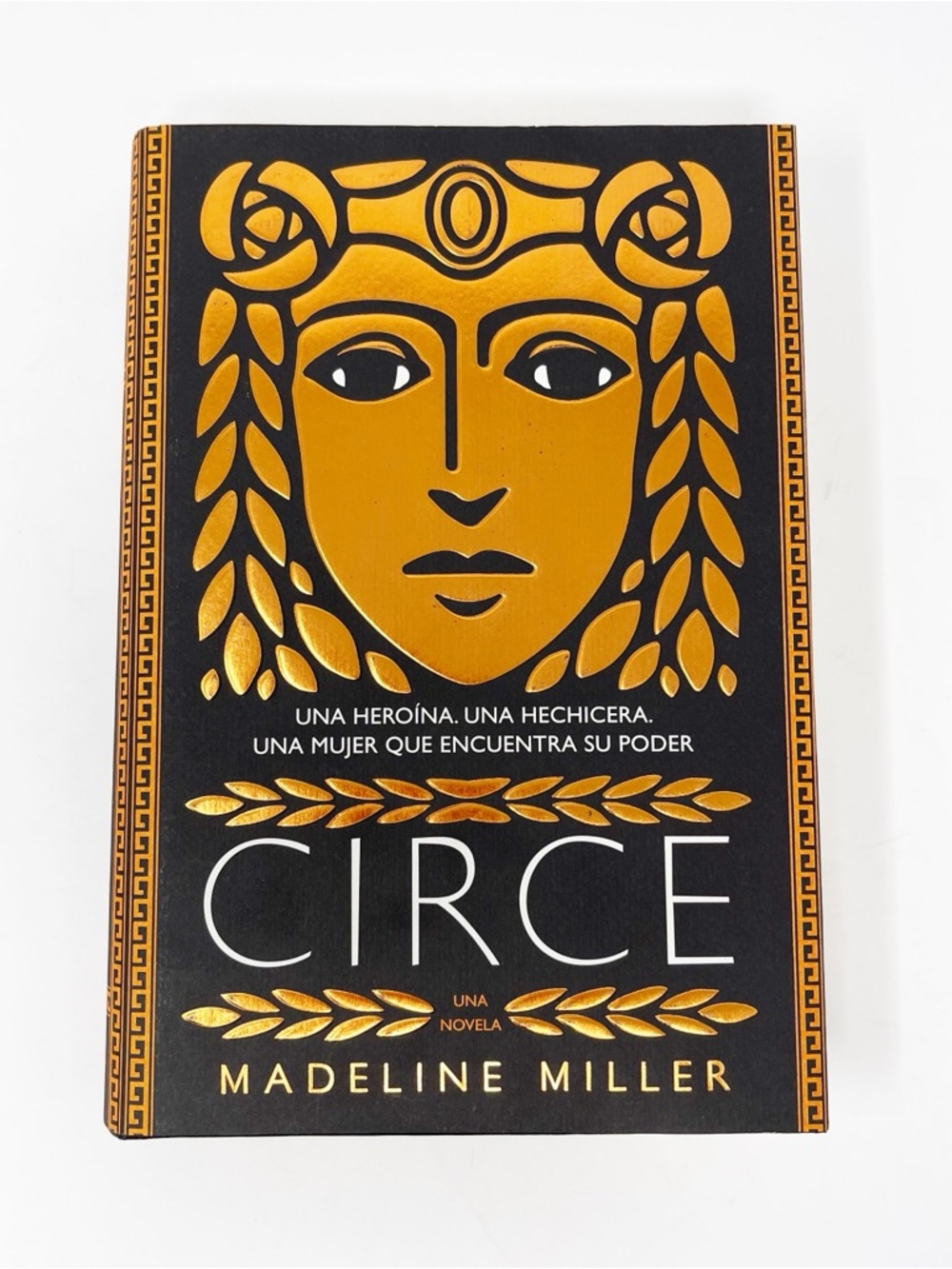 Circe by Madeline Miller Black & Gold Hardcover Novel 2019 Spanish Edition